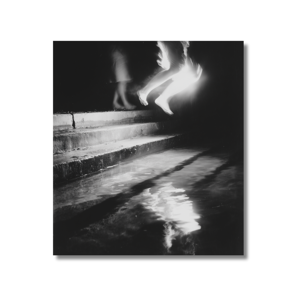 "Ephemeral Ascent" (一瞬の飛翔)